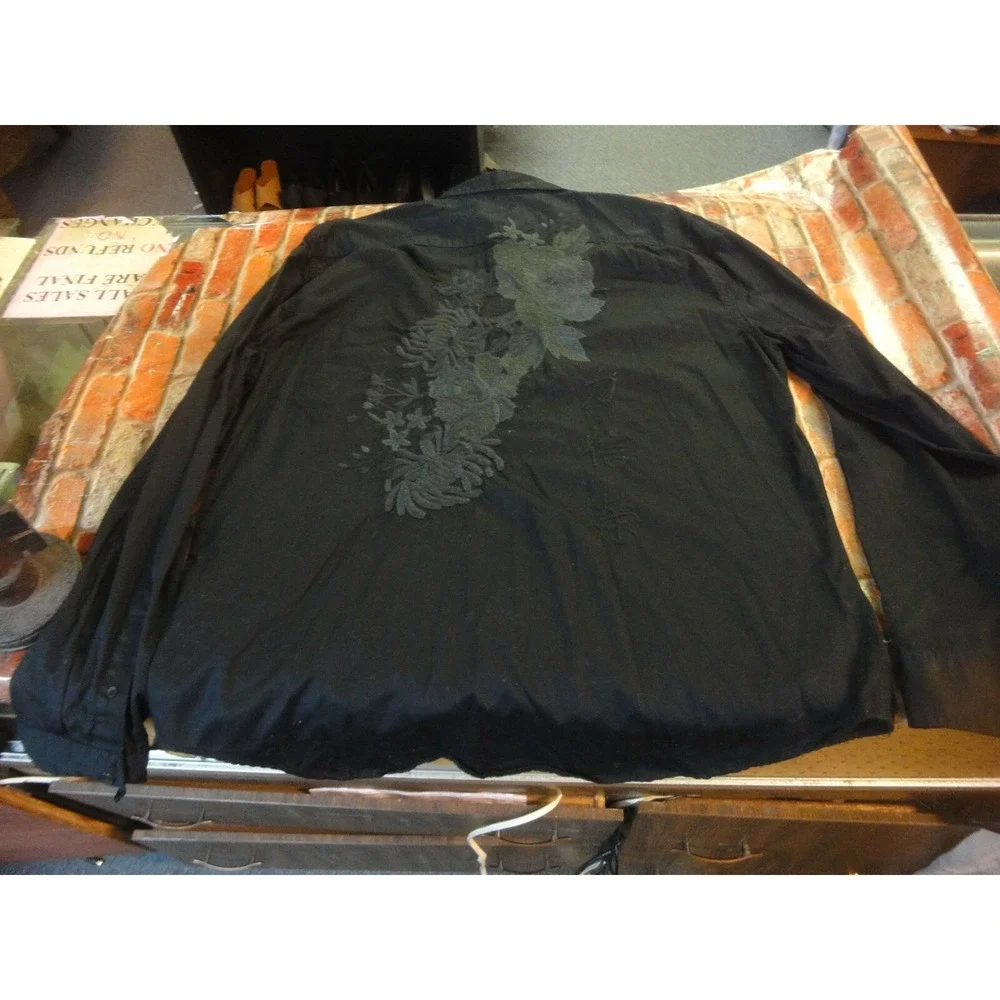 Guess mens L regular fit long sleeve button front flower‎ embroiderd back shirt